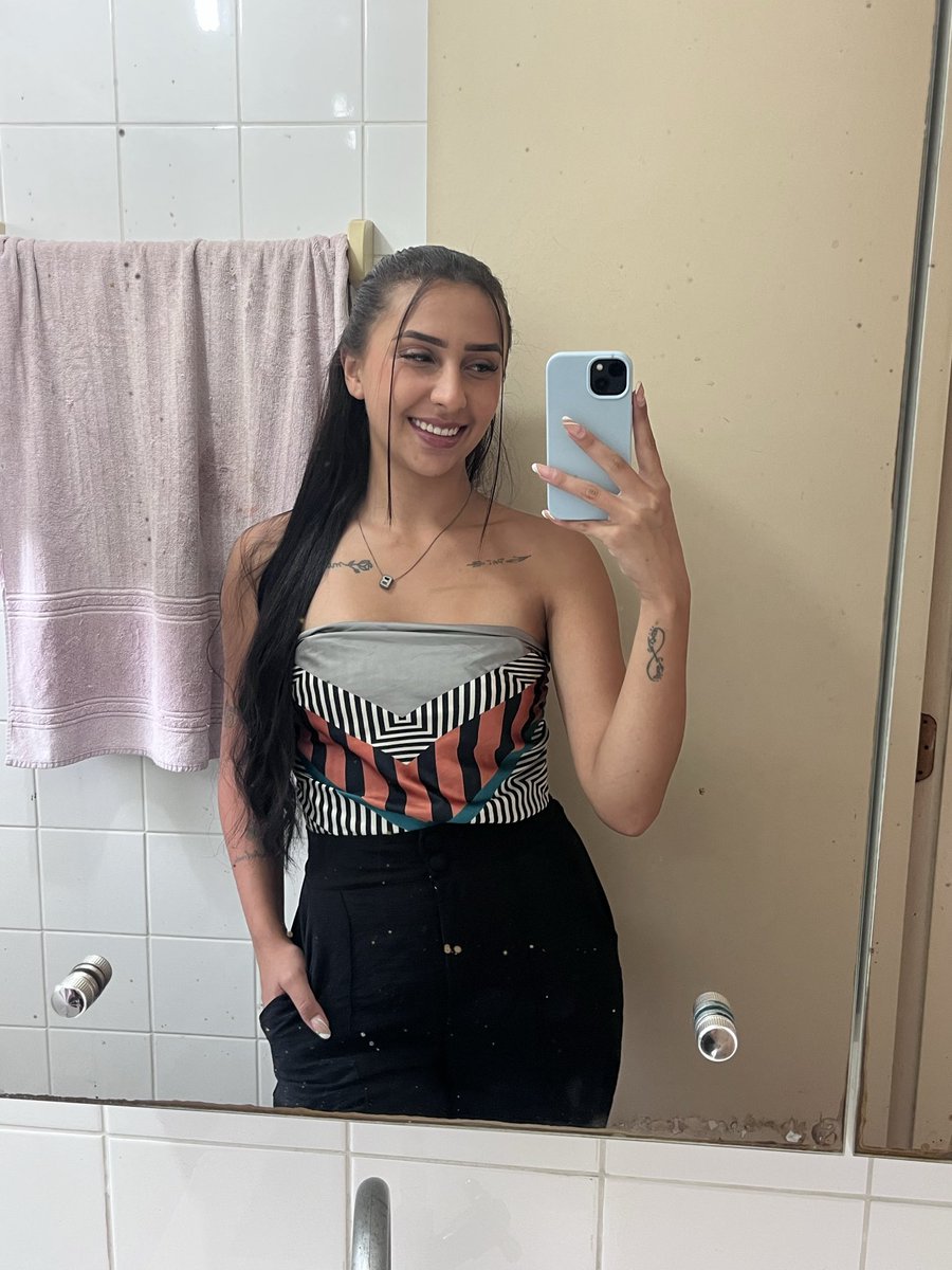 moraes_bea's tweet photo. 💋 https://t.co/q2kAb1X0tQ