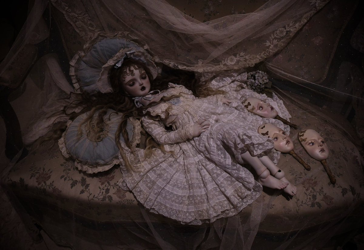 旧作
《松针树下未安抚的灵魂》