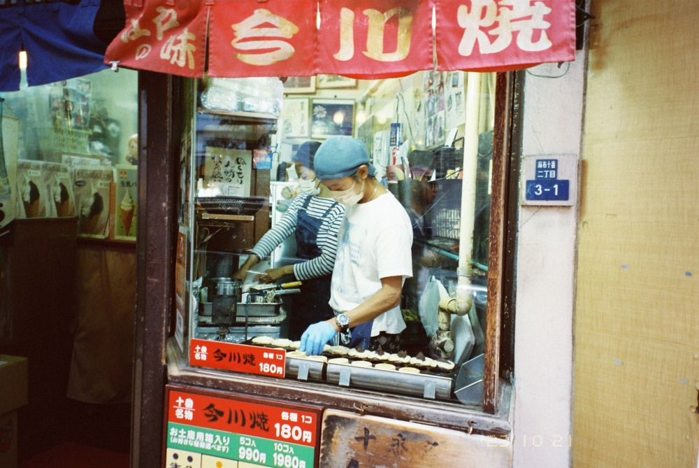 champcamera's tweet photo. BUBBLE 200 by みすずが丘店(あざみ野)

台湾のHopeFilm製のカラーネガフィルム。
かわいらしいアヒルのパッケージのこちらのフィルムは幻想的でクールな印象の写りが特徴です。

#フィルム現像 #あざみ野 #SNAPPP #田園都市線
https://t.co/tbPouo5e25 https://t.co/v8RjrpoqJ4