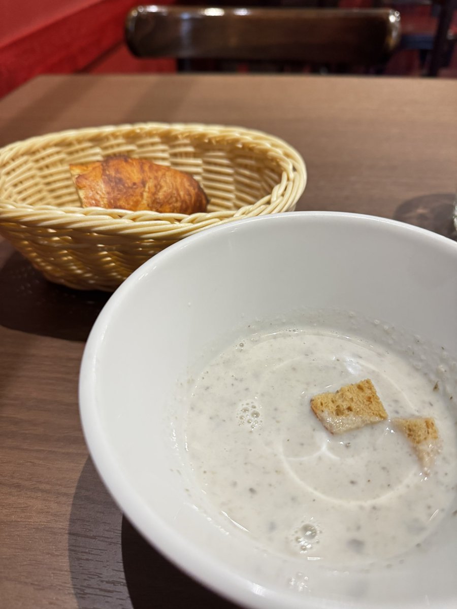 onzoooo's tweet image. 日替わりランチ
氷州産マトン羊のナヴァラン風(野菜とトマト煮込み)
牛蒡のポタージュ
自家製パン

#BrasserieGyoran