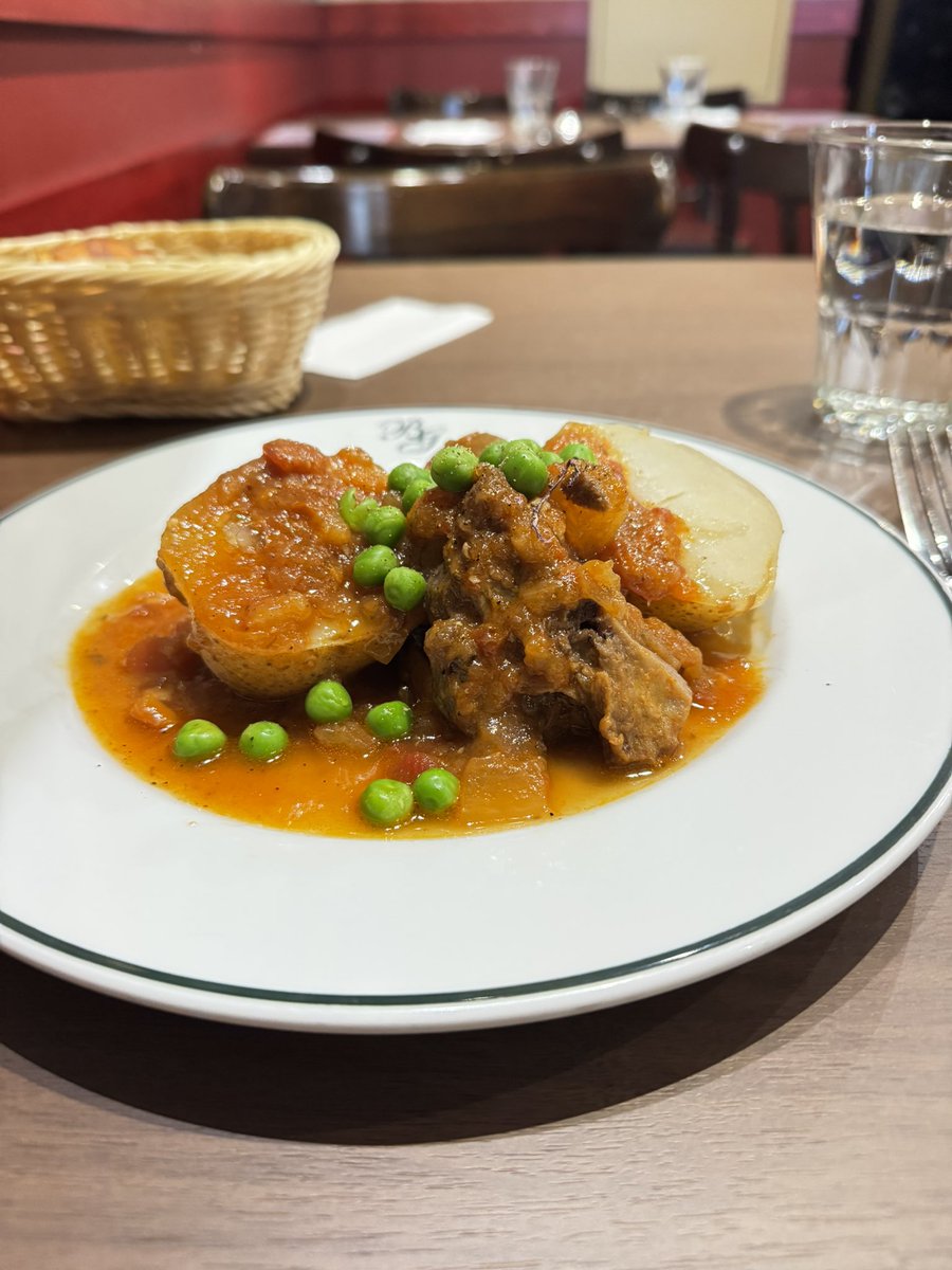 onzoooo's tweet image. 日替わりランチ
氷州産マトン羊のナヴァラン風(野菜とトマト煮込み)
牛蒡のポタージュ
自家製パン

#BrasserieGyoran