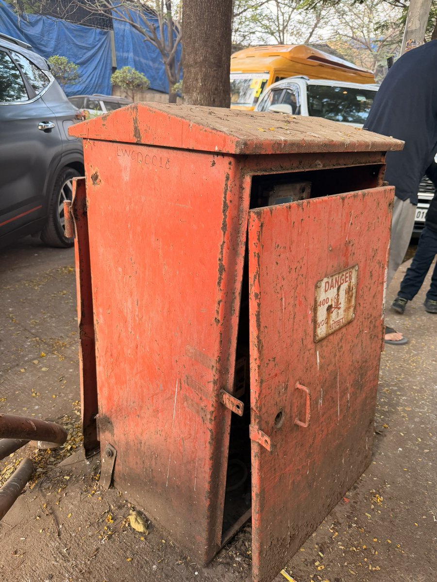 iNitinDeshmukh's tweet photo. Near Bees and Cubs Pre School and Day Care,
R/12, Nahar’s Amrit Shakti Road, Chandivali, Powai, Mumbai – the cover of an electrical junction box is open from both sides.
This is a pre-school and day care area with frequent movement of small children, posing a serious safety hazard and risk of accident.
The electric box number is attached below.
Request immediate inspection and repair at the earliest.
#PublicSafety #ChildSafety #Powai #Chandivali #mumbaineedsbiketaxi 

@Adani_Elec_Mum @ChandivaliCCWA