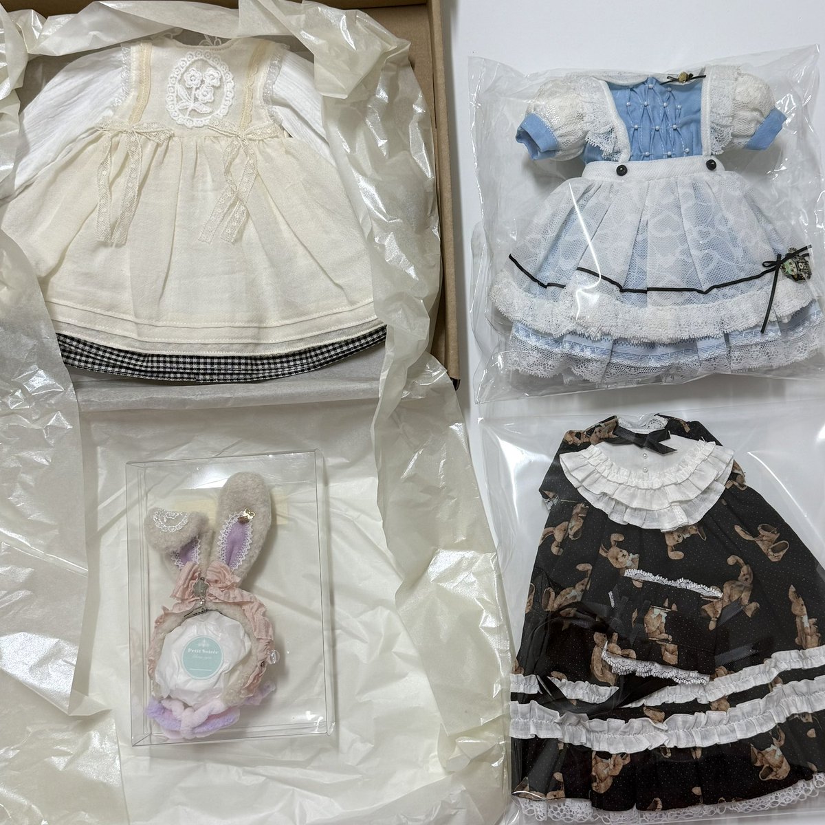 #트인덕장터

msd sdm 의상 여러가지 판매합니당

1. 루나멜로우 굿나잇 앨리스 세트 : 6.5

2. 봄의 하루 블랑 플러 세트 : 6.2

3. 미상제 곰돌이 원피스 세트 : 1.0

4. 쁘띠수와레 토끼 머리띠 핑크 : 1.4

자세한 사진+설명은 블로그 참고해 주세요!
m.blog.naver.com/oatmeal_wear/2…