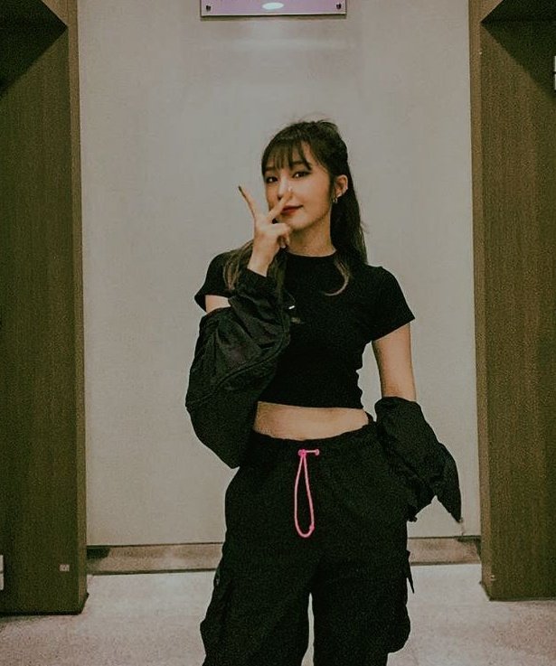 elasteveem's tweet photo. 20yo                         27yo

#WaistCheckCP https://t.co/2sjyNiPUDW