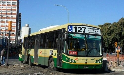 beluuuusa's tweet image. OS MARREY || ¿FUE EL DESTINO O FUE LA SUERTE?
Donde Margarita, saliendo de la residencia, se queda dormida en el hombro de un desconocido.
O donde Rey, sumido en sus pensamientos y con Morat sonando en los auriculares, queda hipnotizado por una rulosa que se sienta a su lado.