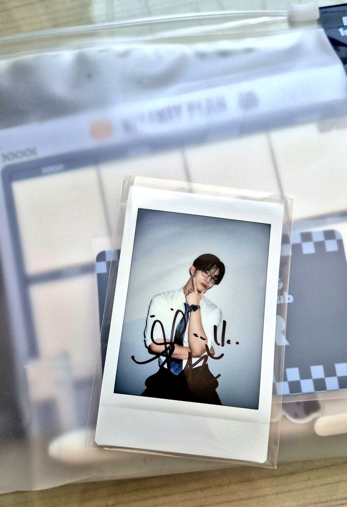 baezii674558's tweet image. 신입사원 진영님이 ⸜( *ˊᵕˋ* )⸝♥️