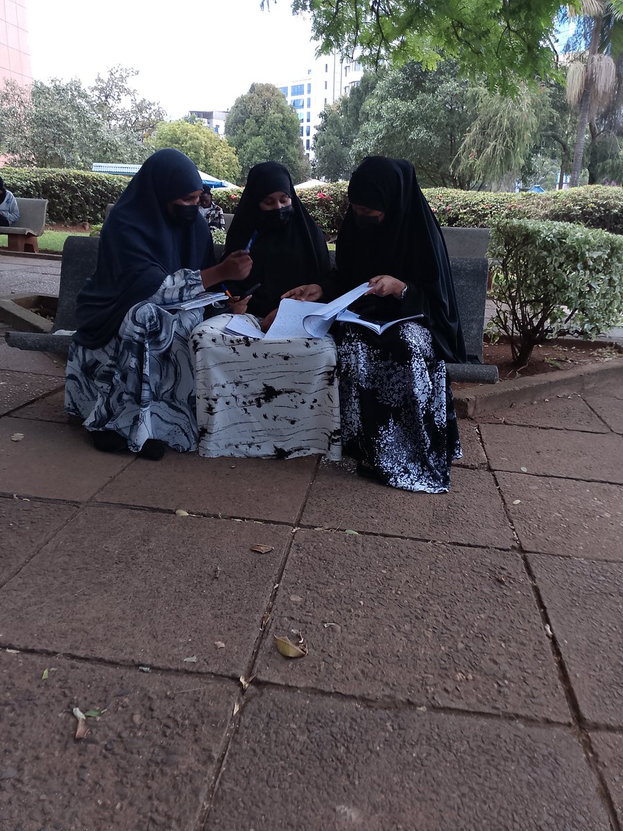 MakauLilian25's tweet photo. Friendship shows up in the simplest ways. Sitting side by side, sharing books, and understanding each other without needing many words.Those quiet moments become a source of hope and resilience, especially on days when things feel heavy
#frendship #HopeAndResilience #Wellness https://t.co/FmsTFtbODv