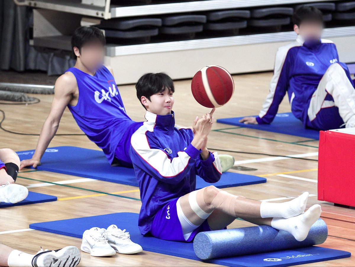 애햄선배님도 함께함

중앙대농구부 김범찬