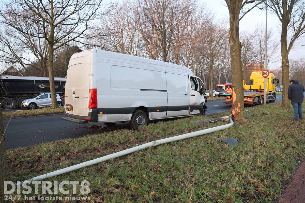 Verkeersongeval met busje op Lozerlaan, Den Haag