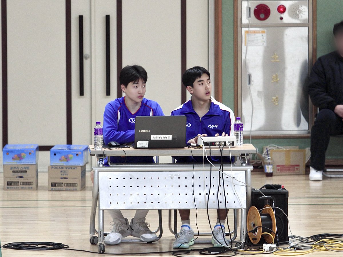 둘이 영원히 붙어잇음 

중앙대농구부 류주영 김성원