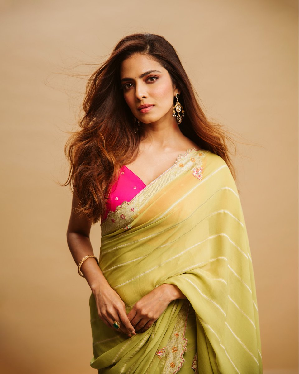 MalavikaM_'s tweet photo. Favourite attire 🥰♥️

Did you guys have a good Pongal/Sankranti weekend? ☺️✨ https://t.co/Ctpq7c36IE