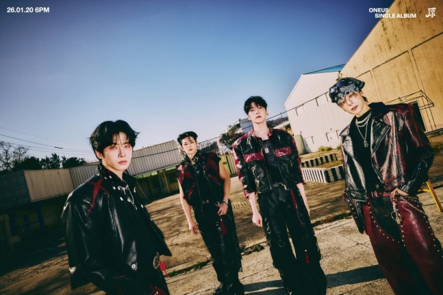 KimchiSoundz's tweet photo. ONEUS Q&A: “Our new song ‘Grenade’ is basically ONEUS… We put our whole heart and effort into it.”

https://t.co/x2TkSyeYJH

ONEUS has announced the start of a new chapter.

Today (the 20th) at 6 PM, ONEUS will release their single album “原 (Won)” on all major music platforms. The title “原” means their origin and a new beginning. Rather than simply going back to the past, ONEUS tells a story of rebirth, facing their roots and being “born again” in a new way.
The title track is “Grenade.” Members Keonhee and Hwanwoong participated in writing the lyrics, adding strong emotion and making the song even more complete. Built around a heavy bass, the track captures intense, strong emotions. It stands out for its bold sound progression, building tension to the maximum, like bottled-up energy suddenly exploding.

Q. It’s been about 7 months since your last release. How do you feel about coming back with “原”?
Leedo:
This is our last album with RBW, our first album of the new year, and also a comeback with a new style. The words that fit best are “the last” and “a new beginning” at the same time. It feels weird, but that also makes me excited.
Keonhee:
Since we recently reached our 7th debut anniversary, I  looked back on our journey. I realized we’ve run forward so hard, and it made me want to grow even more. I hope this album becomes the chance for us to take the next step forward.
Hwanwoong:
I’m excited because I think we can start 2026 in a powerful way with “原.” It’s a new challenge for us too, so I’m looking forward to how people will view this new side of ONEUS.
Xion:
This is our first album of 2026. I’m thankful we can greet our fans with a new album during our 7th anniversary year. Since this album carries the message of a new beginning, I also wanted to share the message that ONEUS will show even more in the future.

Q. “原” represents ONEUS’s origin and beginning. What do you personally think is the “origin of ONEUS”?
Leedo:
I think the origin of ONEUS is the people who love us. ONEUS, Tomoon (our fandom), and everyone who has supported us. Because people recognized us and gave us love, we were able to keep standing on stage.
Xion:
I think it’s “us.” We’re all different, but we came together as one team, and over time we created own unique color of ONEUS. Now, our color is ONEUS color, and that itself is ONEUS.

Q. Keonhee and Hwanwoong wrote lyrics for the title track “Grenade.” What did you focus on?
Keonhee:
I started by thinking about what we truly wanted to say as ONEUS, in line with the album’s theme. If a part didn’t feel sincere enough, or didn’t feel like it matched ONEUS, we boldly removed it.
Hwanwoong:
At the beginning, I wrote lyrics while imagining situations that match the word “Grenade,” which is the identity of this song. A grenade is in a state where the pin has been pulled, and you don’t know when it will explode. That strangely reminded me of us, throwing our whole hearts toward our goal without stopping. I tried to capture those opposite feelings: confidence and danger.

Q. Since you’re known as “leading performers of 4th-gen,” expectations for the “Grenade” performance are high. Any key choreography or killing parts?
Hwanwoong:
Even though the performance is nonstop and intense, I want people to focus on the clean, sharp movements. The main highlights are: the chorus choreography that looks like pulling out a grenade pin with your teeth and throwing it, parts expressing a dangerous and urgent situation, and the “explosive” part that signals a sudden turning point.

Q. This is also your last album released through RBW. It must feel emotional.
Xion:
I think this is the first time I’ve ever felt emotions like this. I first started music at RBW, so I wondered if this is what it feels like to leave home and step out into the world. I’m scared, but also excited. This may be our last album with RBW, but we’ll continue to greet you with even more music as ONEUS, so please keep watching us.

Q. Lastly, what would you like to say to Tomoon?
Leedo:
ONEUS is back in 2026 with a new album. We worked really hard to prepare music and stages we’ve never shown before, so I hope Tomoon will love it. Please give us lots of love and support.

Keonhee:
Tomoon! Thank you for joining and supporting our new challenge. We’ll show you lots of different music and stages. I hope we’ll stay together for a long, long time, and please support us during this promotion too!
Hwanwoong:
We prepared amazing songs and performances that will blow away Tomoon’s worries and stress all at once. Even though this winter is cold, I hope you enjoy it in a hot, passionate way. Let’s truly burn it up this time. I love you, Tomoon.
Xion:
Our To Moon, I’m so happy we can meet you like this from the very beginning of the new year. Based on the trust we’ve built until now, I hope you can fully enjoy everything from your place. We prepared with all our effort, please give us lots of love. Thank you always, I love you🖤

(정희연 동아닷컴 reporter)