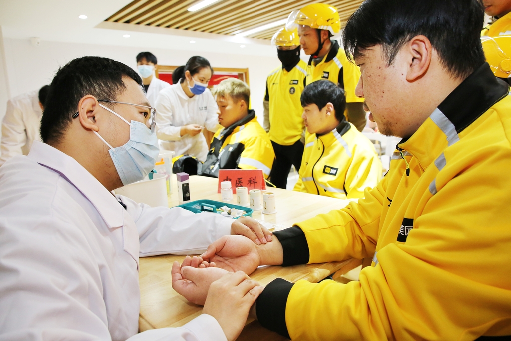 Throughout the 14th Five-Year Plan period (2021-25), Jiangsu's total medical insurance fund expenditure surpassed 1.1 trillion yuan ($158.03 billion), significantly enhancing public welfare.