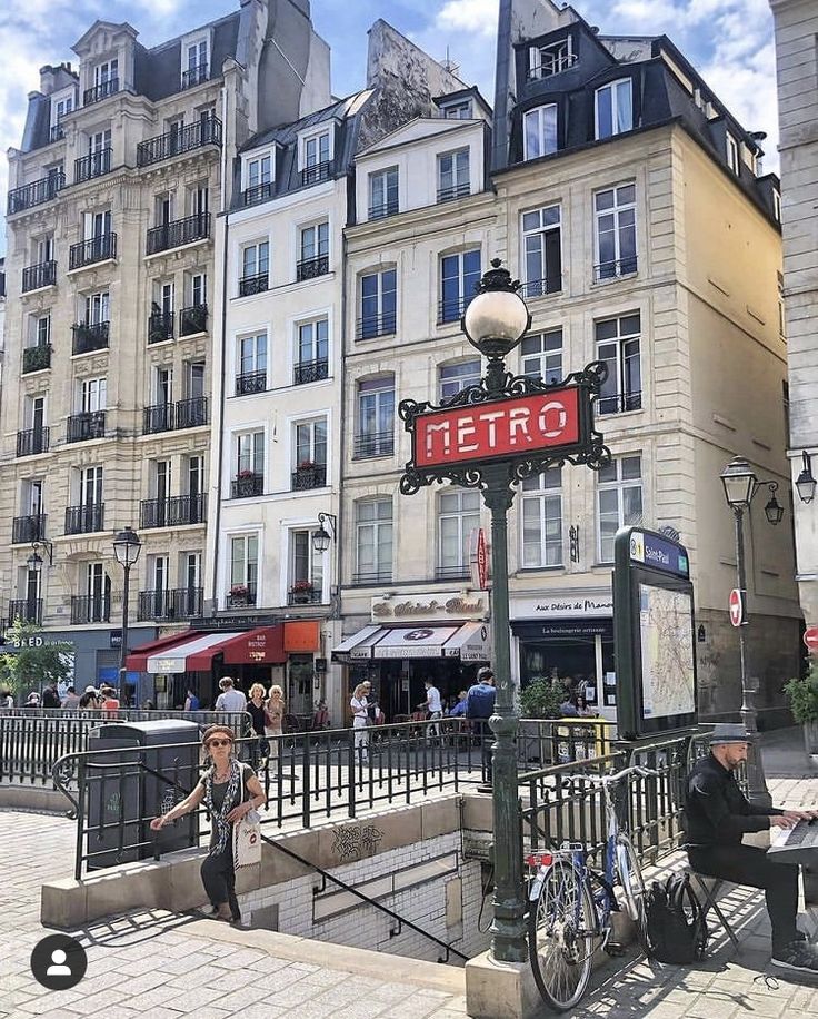 Parisian Aesthetics tweet media