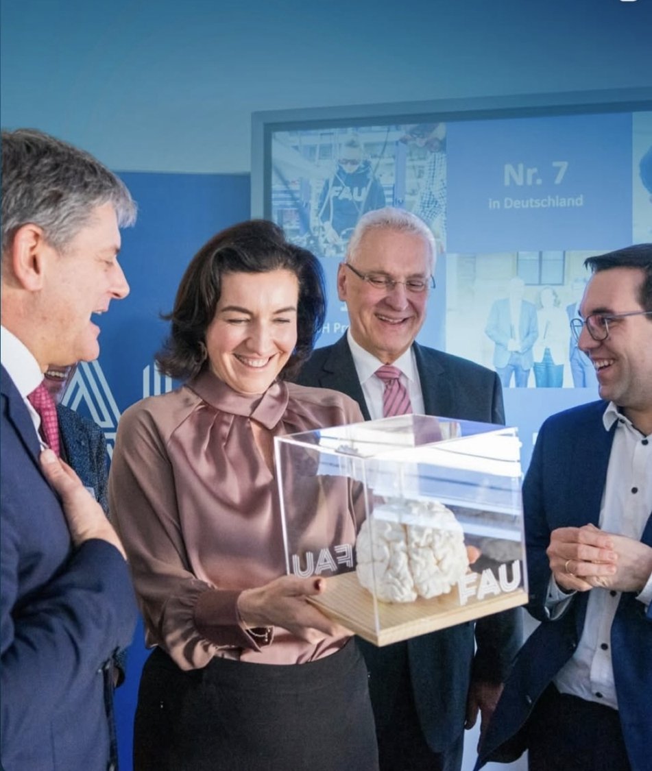 Storch_i's tweet image. Die haben Doro B. ein Gehirn geschenkt 😅