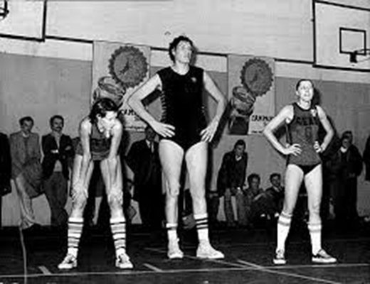 Letonya basketbol federasyonu Dünyanın en-uzun kadın(2,10m)basketçi Ulyana Semyonova'nın 73 yaşında hayatını kaybettiğini yayınladı :(
Ulyana, 1976 ve 1980 duble Olimpiyat şampiyonuydu...