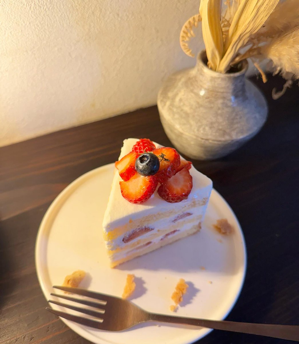 breton047's tweet photo. 本日もご来店いただきましてありがとうございました🌼
今月はお休みが多く大変申し訳ございません。
また、人手不足により、
ご来店いただいたお客様にもご迷惑をおかけし申し訳ございません。来週は木曜日がお休みです。
明日はケーキ多めにお出しします。
店内ご利用のお客様はご予約... https://t.co/fb1Oz3Oadt