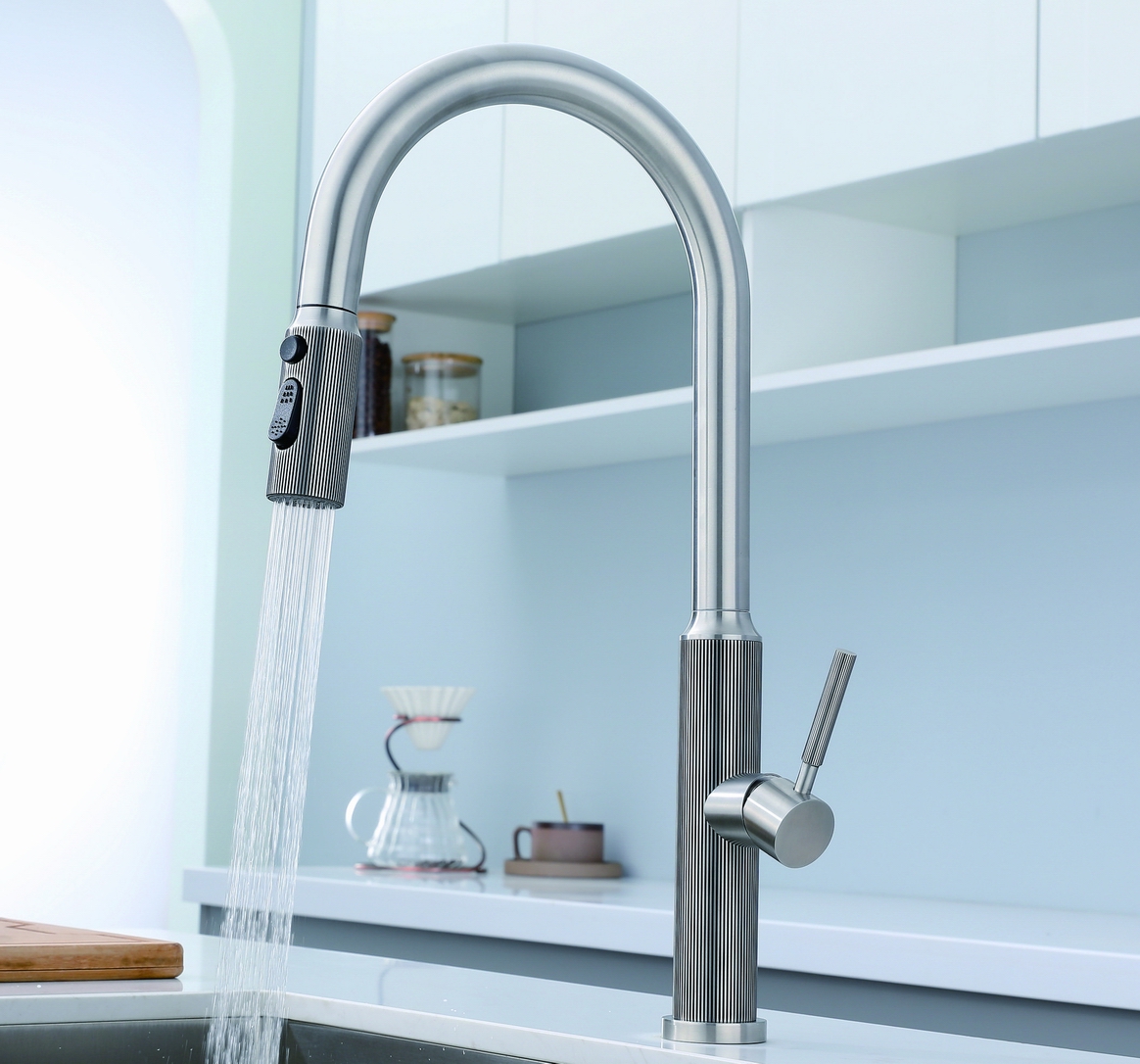 Texture meets contrast. 💧
This premium kitchen faucet features a rolled ribbed body and two-tone finish, combining bold design with smooth pull-out performance for modern kitchens.
#KitchenFaucet  #StainlessSteeltap #PullOutFaucet