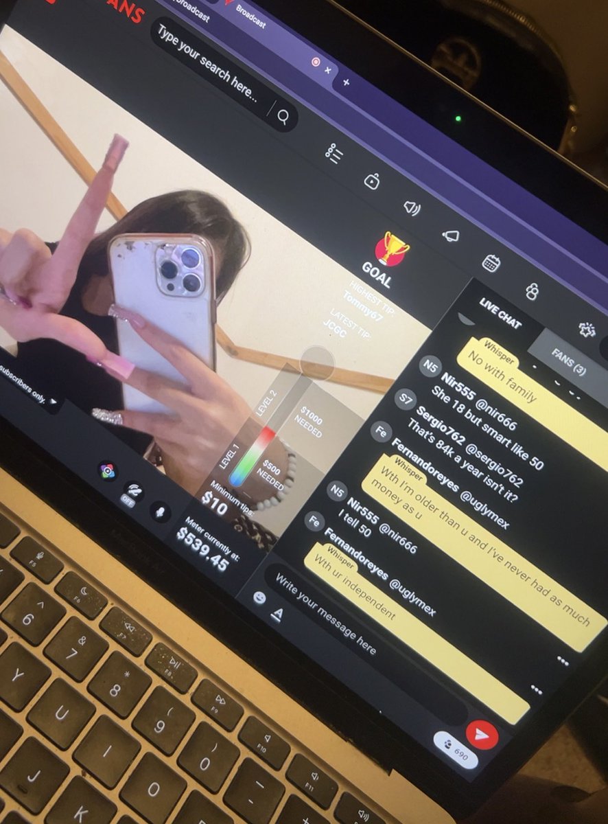 tiaturntup's tweet photo. come join my loyalfans live n get drained u loser🤗 #findom #finsub #whalesub #livedrain #snapgame https://t.co/DQxPy36IGK