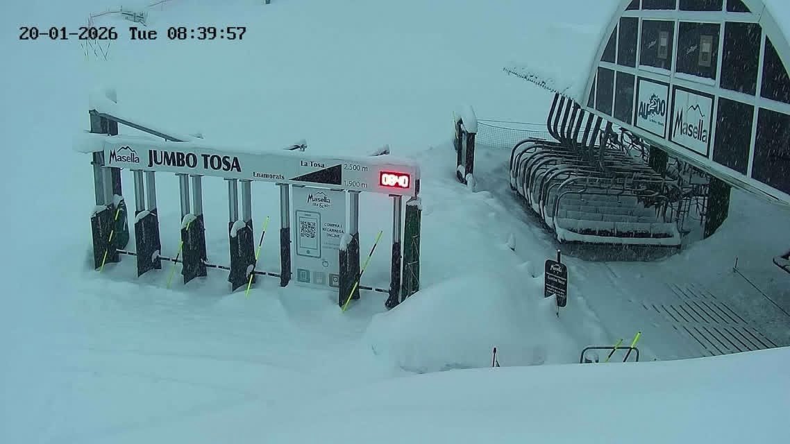 Mireu com esta el Jumbo de <a href="/MasellaPirineu/">Masella</a> 😳😳 #meteo