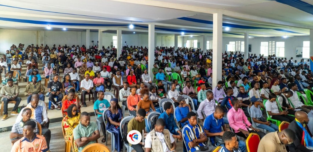 keny_sdt's tweet photo. Merci à toute la jeunesse de Kikwit pour la forte mobilisation lors de l’événement du 17 janv à l’Unikik avec le FrontP Pona Mboka.
Votre présence prouve que la jeunesse du Kwilu est prête à s’engager pour le leadership, la paix et le développement.
Continuons à bâtir ensemble 🔥 https://t.co/Qi84cABG3x
