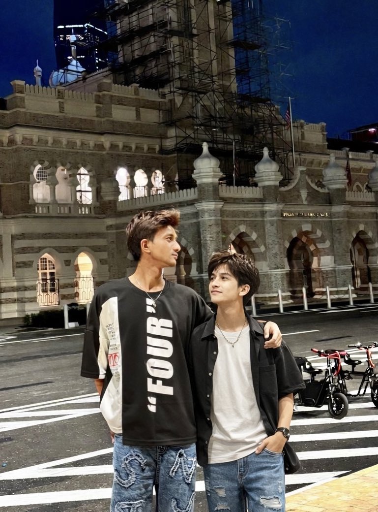 hxlfside_mxn._ tweet media