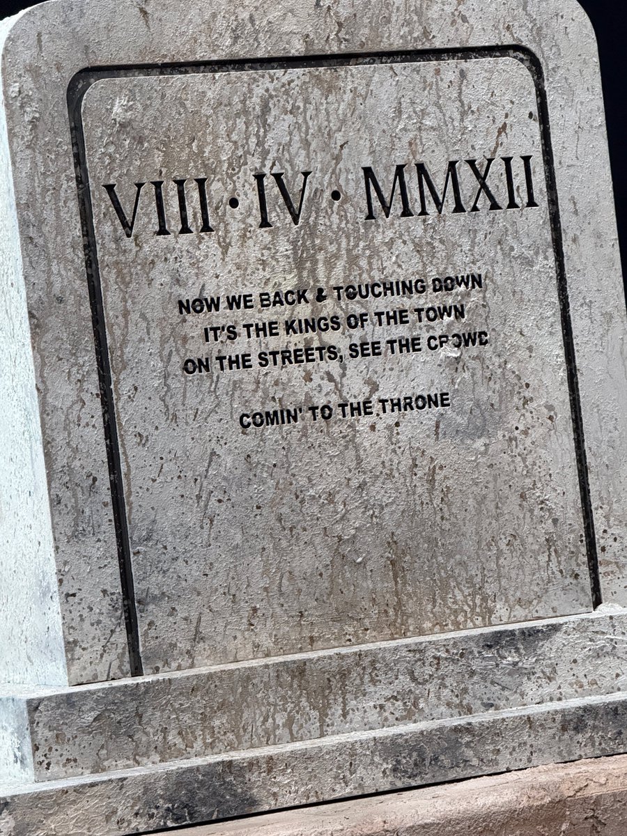 weareoneEXO's tweet image. It's the king of the town

#EXO #엑소 #weareoneEXO
#Crown #REVERXE