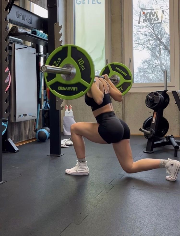 Diorgirlx's tweet photo. when life hurts the gym heals https://t.co/BogTmKpqDJ