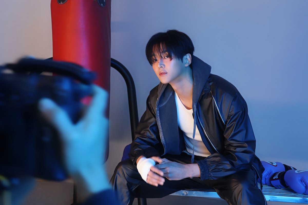 FNC_ACTOR's tweet image. [📷] 2026 SEASON'S GREETINGS - RO WOON'S ACTIVITY 비하인드 - 🥊

2026 SEASON'S GREETINGS - RO WOON'S ACTIVITY의
🥊BOXING🥊 비하인드 사진을 공개합니다!

더 많은 사진 보러 가기
FAN CAFE &amp;gt; cafe.daum.net/officialROWOON…
WEVERSE &amp;gt; weverse.io/rowoon/media/4…

#로운 #ROWOON #로밍 #ROming @ewsbdi