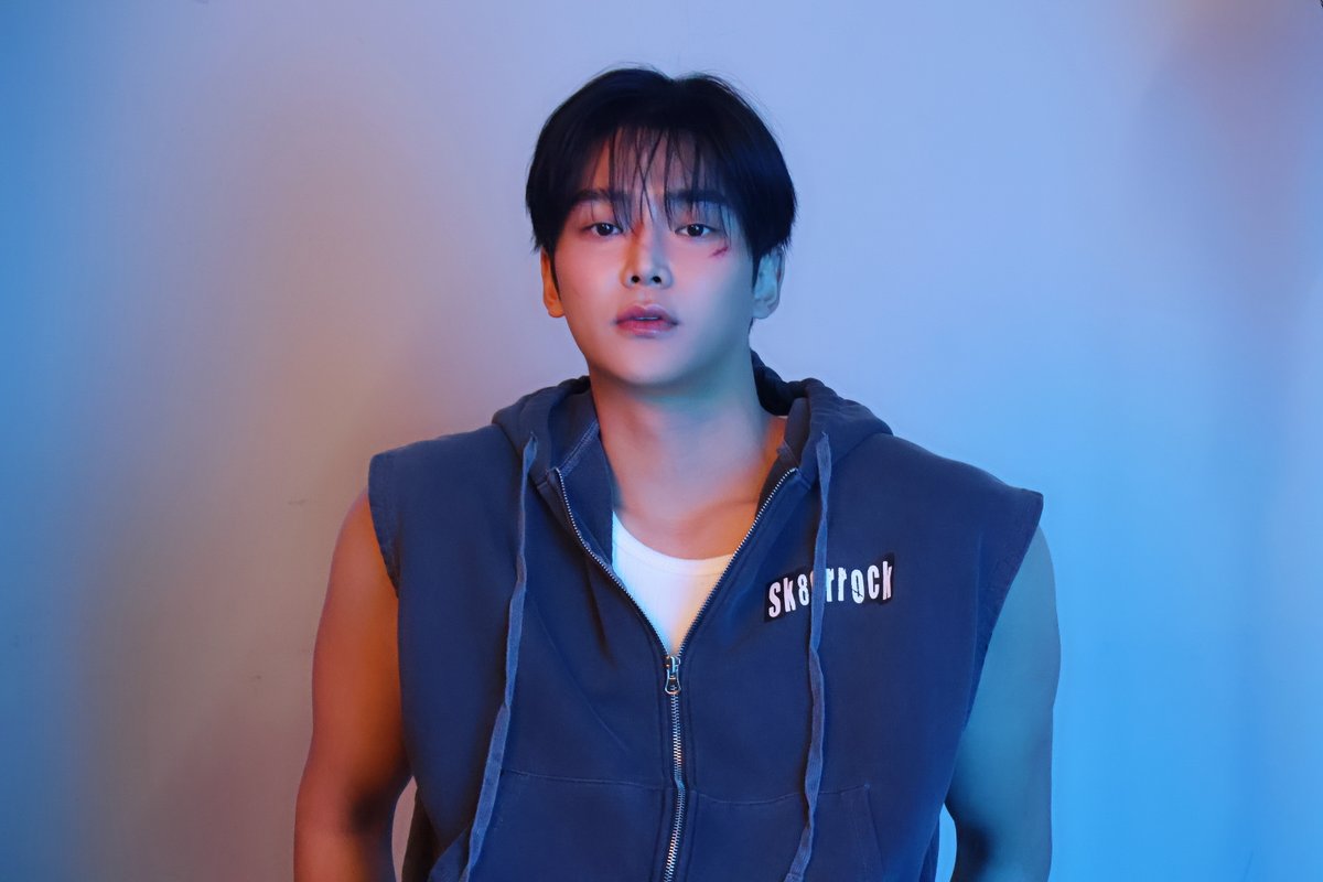 FNC_ACTOR's tweet image. [📷] 2026 SEASON'S GREETINGS - RO WOON'S ACTIVITY 비하인드 - 🥊

2026 SEASON'S GREETINGS - RO WOON'S ACTIVITY의
🥊BOXING🥊 비하인드 사진을 공개합니다!

더 많은 사진 보러 가기
FAN CAFE &amp;gt; cafe.daum.net/officialROWOON…
WEVERSE &amp;gt; weverse.io/rowoon/media/4…

#로운 #ROWOON #로밍 #ROming @ewsbdi