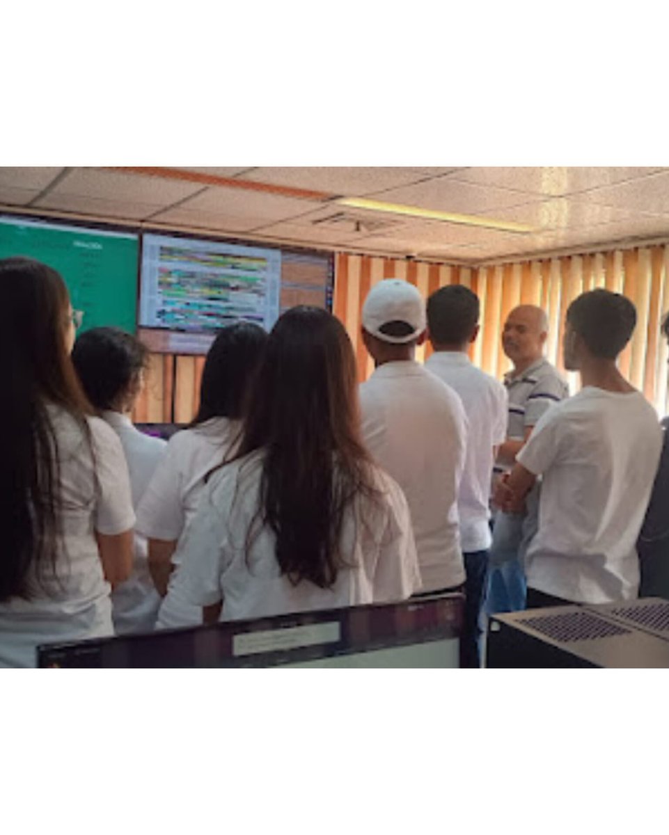 NCRA_Outreach's tweet photo. Students of the Lodha Genius Programme (@AshokaUniv) visited #NCRA and #GMRT, where they engaged with faculty members and explored the #uGMRT alongside its engineers.
Read the account by Sushan Konar: https://t.co/mAAYRRLNU8
📸: Kaushal Buch, Sushan Konar
#outreach #astronomy https://t.co/6t6dfwjHeX