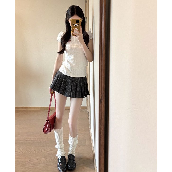 sunflo_closet's tweet photo. กลับมาแล้วจ้า สาวๆที่กำลังหาเสื้อน่ารักๆใส่อยู่ ลองตัวนี้เลยจ้า เอา���ปแมทซ์กลับมินิสเกิร์ทแบบในรูป งุ้ยยย💕 ดูดีสุดๆ!!👍🏻 เสื้อลงได้อกไม่เกิน42น้า เข้าไปเลือกไซส์กันได้เลยค่า

พิกัด🍊 https://t.co/Xhw2SPs4EV

#Shopee #เสื้อผ้าแฟชั่น #เสื้อผ้าผู้หญิง #เสื้อผ้าราคาถูก #fyp https://t.co/pAhYJl6mmD