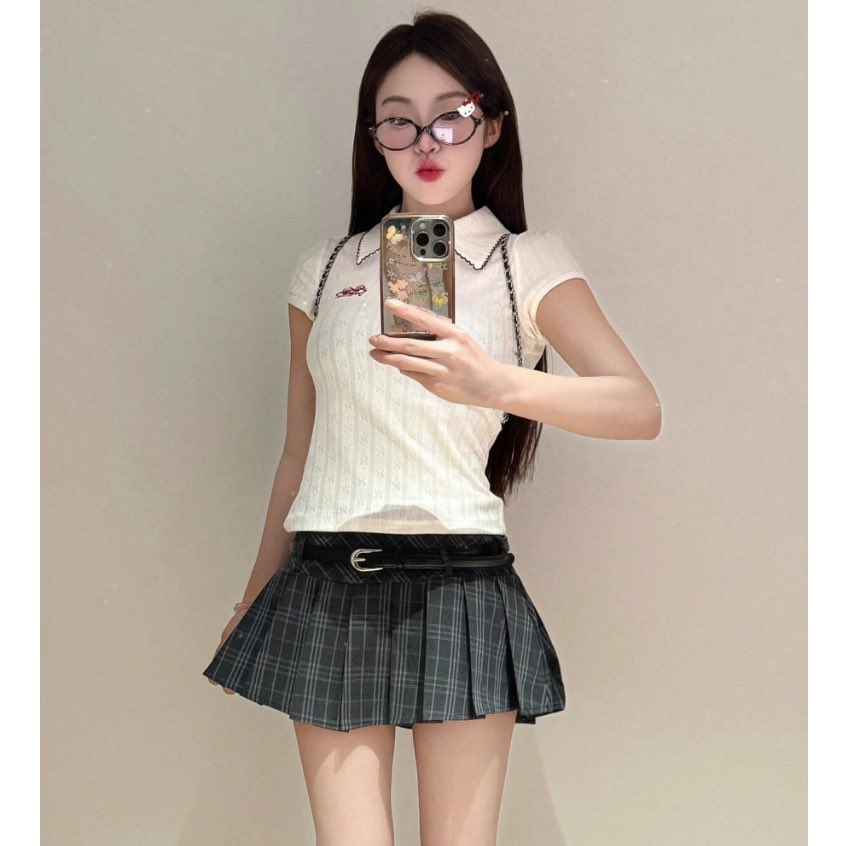 sunflo_closet's tweet photo. กลับมาแล้วจ้า สาวๆที่กำลังหาเสื้อน่ารักๆใส่อยู่ ลองตัวนี้เลยจ้า เอา���ปแมทซ์กลับมินิสเกิร์ทแบบในรูป งุ้ยยย💕 ดูดีสุดๆ!!👍🏻 เสื้อลงได้อกไม่เกิน42น้า เข้าไปเลือกไซส์กันได้เลยค่า

พิกัด🍊 https://t.co/Xhw2SPs4EV

#Shopee #เสื้อผ้าแฟชั่น #เสื้อผ้าผู้หญิง #เสื้อผ้าราคาถูก #fyp https://t.co/pAhYJl6mmD