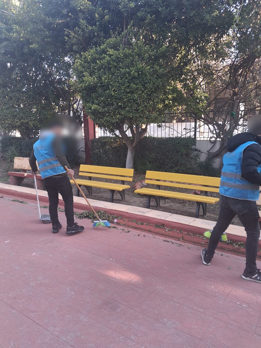 İskenderun Denetimli Serbestlik Müdürlüğü olarak, yükümlülerin kamuya yararlı ücretsiz bir işte  toplu çalıştırma kapsamında, okullarımızın ara tatil döneminde,  ilçemizdeki  okullarımızın boya,temizlik ve tadilat işleri yapılmaya başlandı.