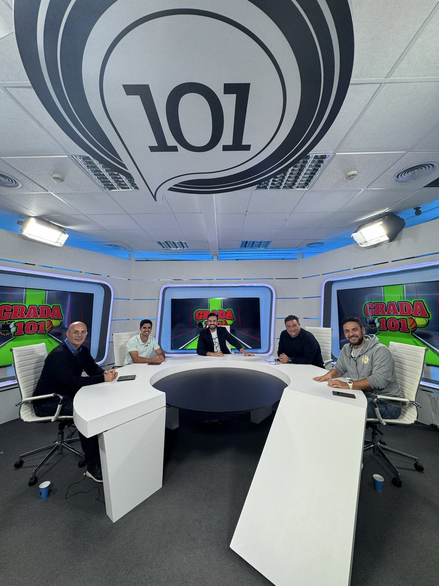 👋 ¡Buenos días, señor@s!

🚨 ESTA NOCHE, 21:30, tenemos #GRADA101

🔴 El empate del <a href="/SevillaFC/">Sevilla Fútbol Club</a>, el ‘salvador’ Akor Adams, Almeyda…

🟢 El <a href="/RealBetis/">Real Betis Balompié 🌴💚</a> y la ilusión por Europa League y Copa, Pellegrini y su clase magistral vs Villarreal, Amrabat, mercado…

📺 <a href="/101TVSevilla/">101TV Sevilla</a>