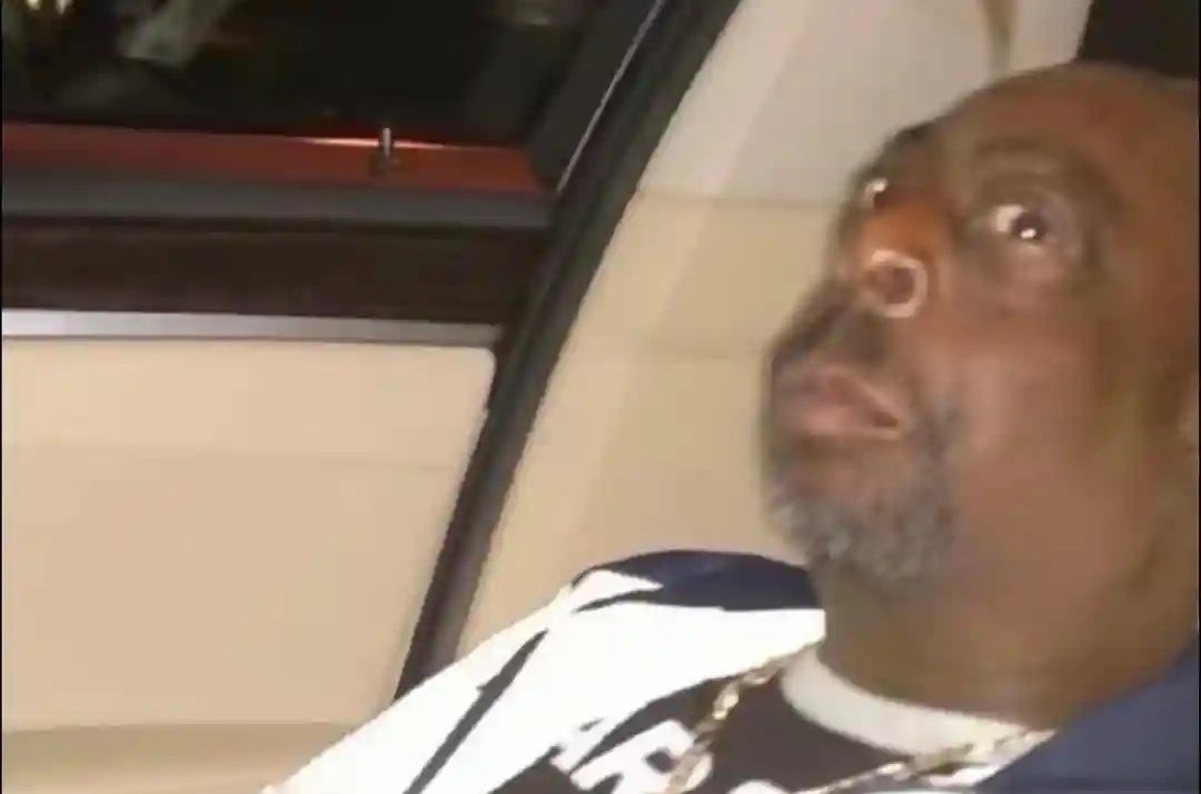 Nobody:

Your brain giving you random tasks to complete.

"Don't blink until that car passes the 4th building".😭