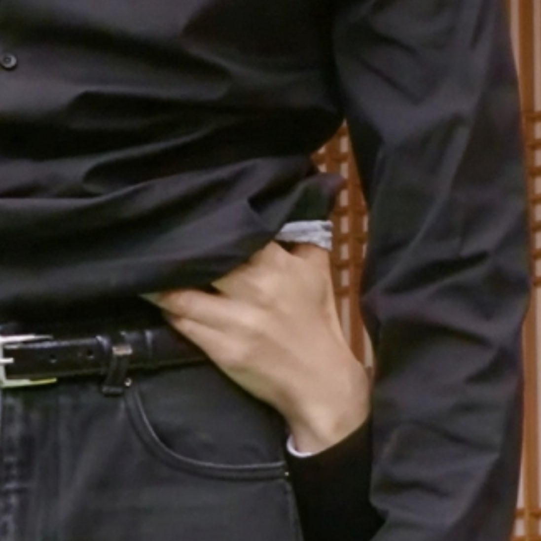 soobin's thumb is killing me he was set on getting his revenge on yeonjun 😭 from when he destroyed his underwear by giving him a wedgie on idol human theater 😭😭😭 this tweet itself is insane how is this even real