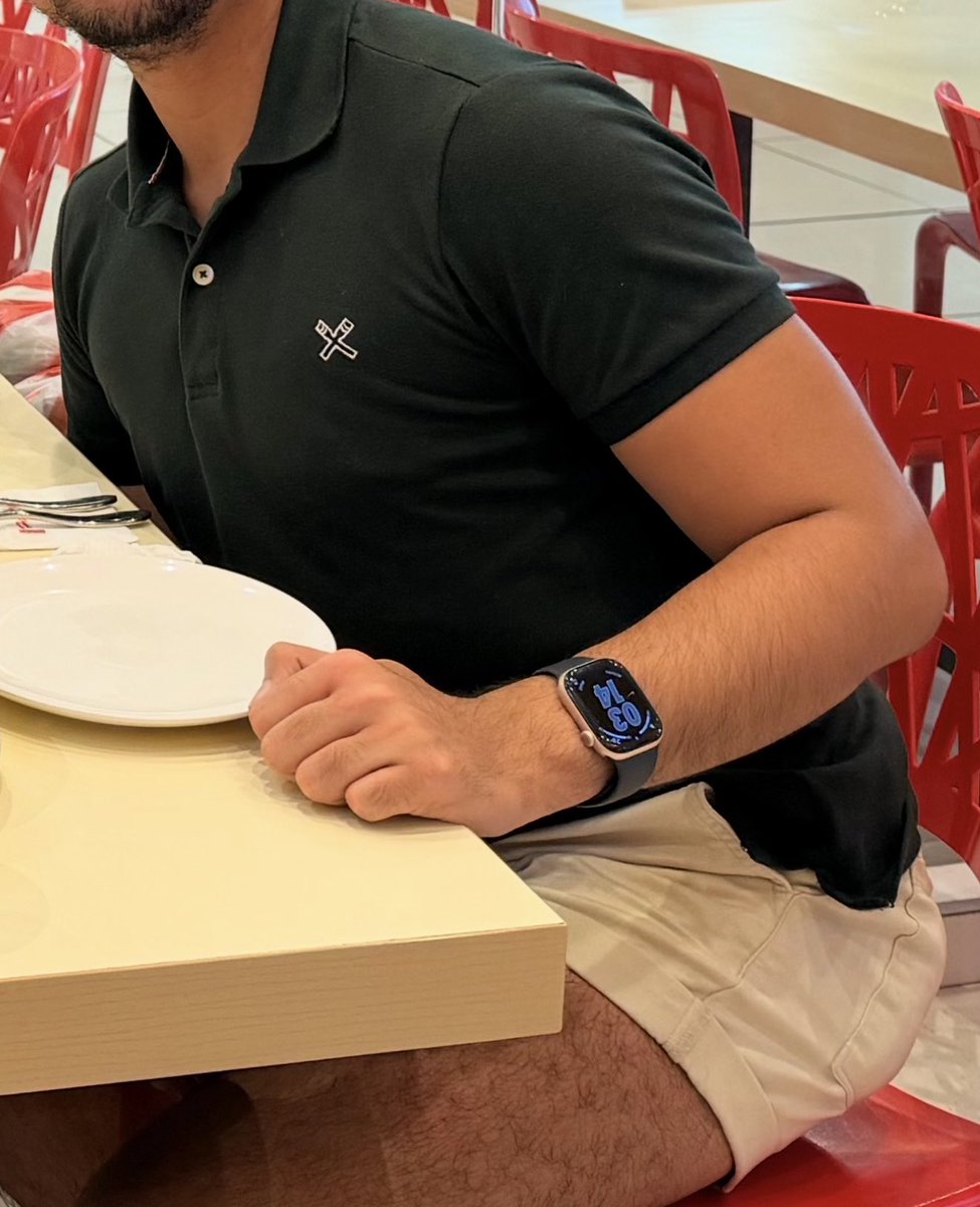 Had lunch with the parentals. Well, late lunch HAHAHA. Tas bat daw ang laki ko.

Hindi ko na tinanong if they meant fatty or muscular. Baka masaktan ako e. Jk HAHAHAAHAAHAH.