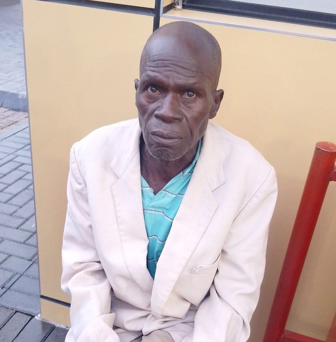 AdvoBarryRoux's tweet image. This man, Johannes Tintirho Samuel Mathebula, is currently at Sasol, corner of Dorp &amp;amp; Jorissen, Polokwane. He says he needs help finding his family or getting back home. If you recognise him or can assist, please contact 083 530 573

Repost For Awareness