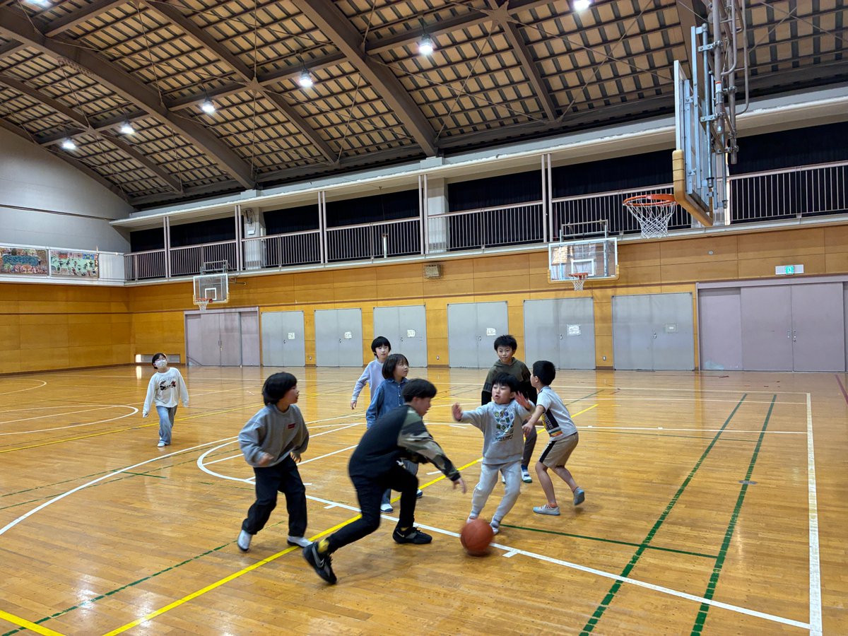 YoHo_action's tweet photo. 【活動レポート🏀】
 1/16(金) 都筑区・南山田小学校にて
 「B.HOPE DEFENSE ACTION」を実施！
 バスケの楽しさと防災の学びを融合したプログラムに、子どもたちも夢中📷
 笑顔と学びがあふれる一日となりました！
 #ビーコル #BHOPE #防災バスケ https://t.co/YvvmWkufw4