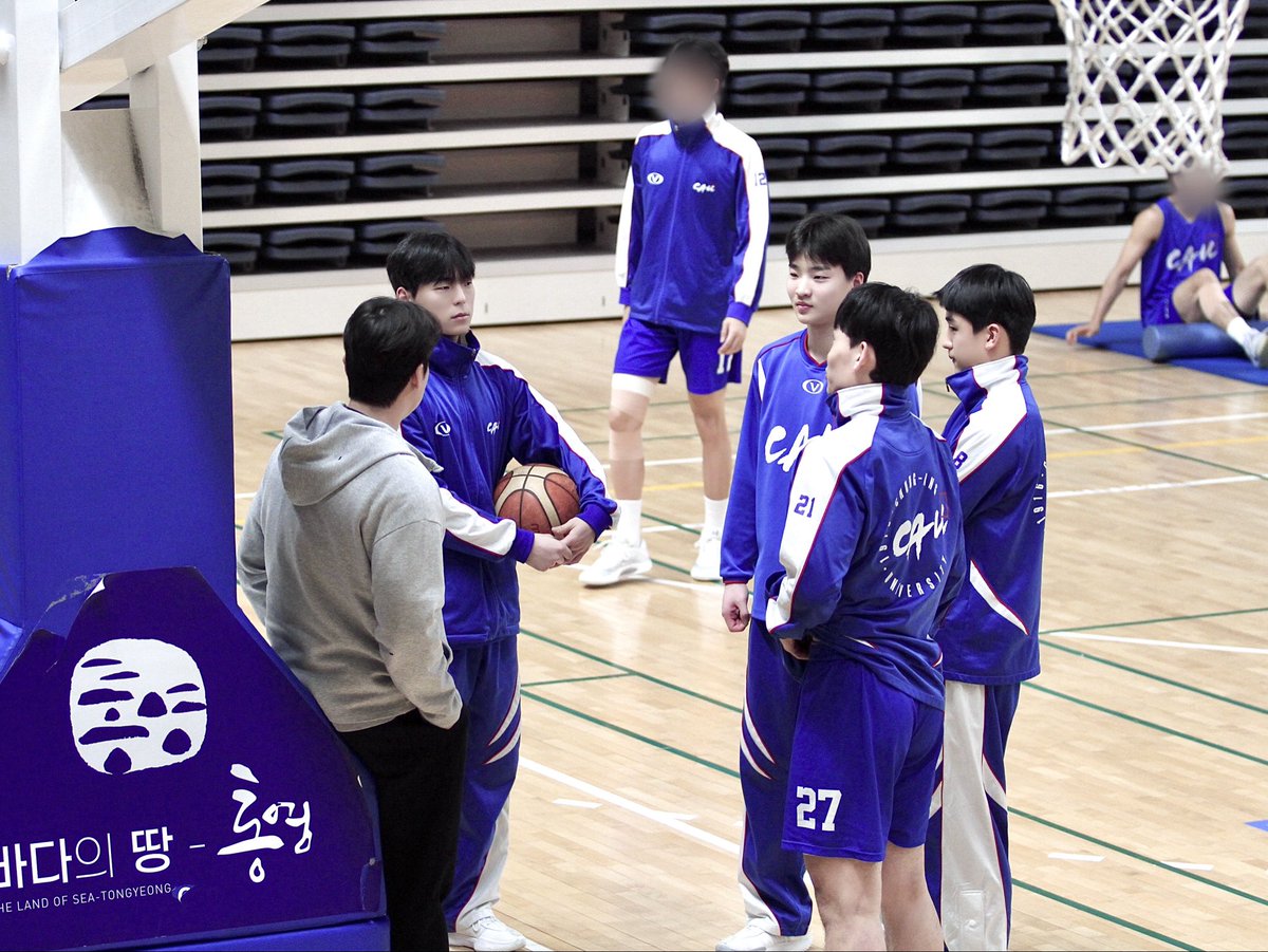 올해 신입이들 다 너무 ㄱㅇㅇ………

중앙대농구부 노현채 류주영 김성원 임재휘