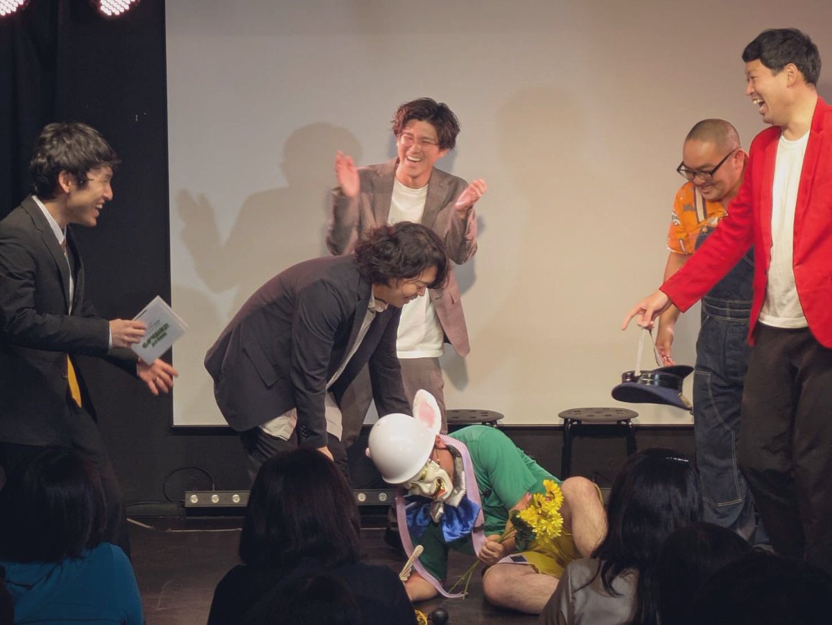 mk_live_ohtapro's tweet photo. 【#宮下草薙不定期ライブ】今年も宜しくお願い致します🐎🐎🐎

2026年は『#同期ライブごきげんよう』
からスタートします🍀

2/5(木)＠中野の劇場サッチーにて
19時頃の開催予定です。

詳細追ってまた🙌

前回は宮下にライブ継続を認めてもらうべくいろんな企画にチャレンジ！大盛り上がりでした。 https://t.co/hIG5hqu9Yj