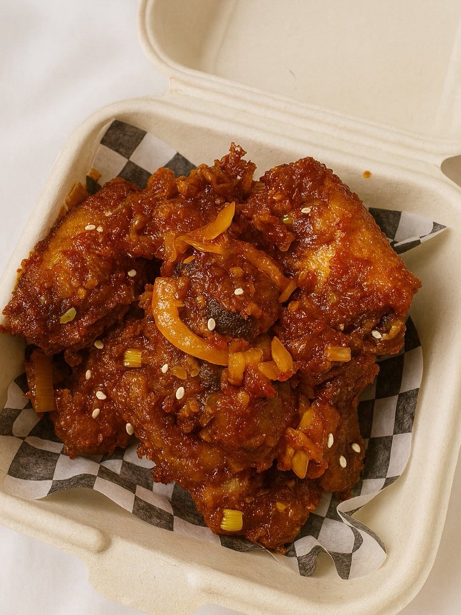 TheFusionKitch's tweet photo. It’s raining WINGSSSSS HALLELUJAH!! 🍗🔥

Crispy. Saucy. Addictive.
Choose your flavor (or mix them 😉):
American Honey BBQ | Lemon Pepper | Spicy BBQ | NG Pepper | Honey Garlic | Korean Fried Chicken

Order now on Chowdeck or Send us a DM us #FusionKitchen https://t.co/5PwbE2KsaN