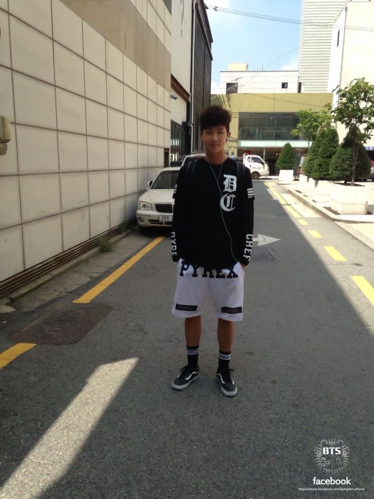 namjooncharts's tweet photo. GETTING READY                    TO MAKE HISTORY https://t.co/fcJdnOdfw9