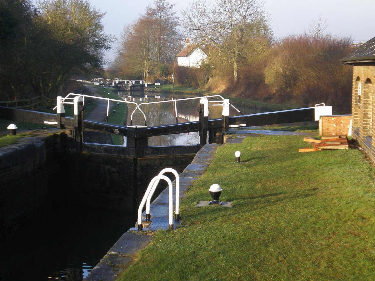 retired_tom's tweet photo. My photos from #January 2009
@CanalRiverTrust #GrandUnionCanal #Bulbourne #Lock #Narrowboat #DryDock #Reflection #Dew
#Canals & #Waterways can provide #Peace & #calm for your own #Wellbeing #Lifesbetterbywater #KeepCanalsAlive https://t.co/kibSdzLaTN