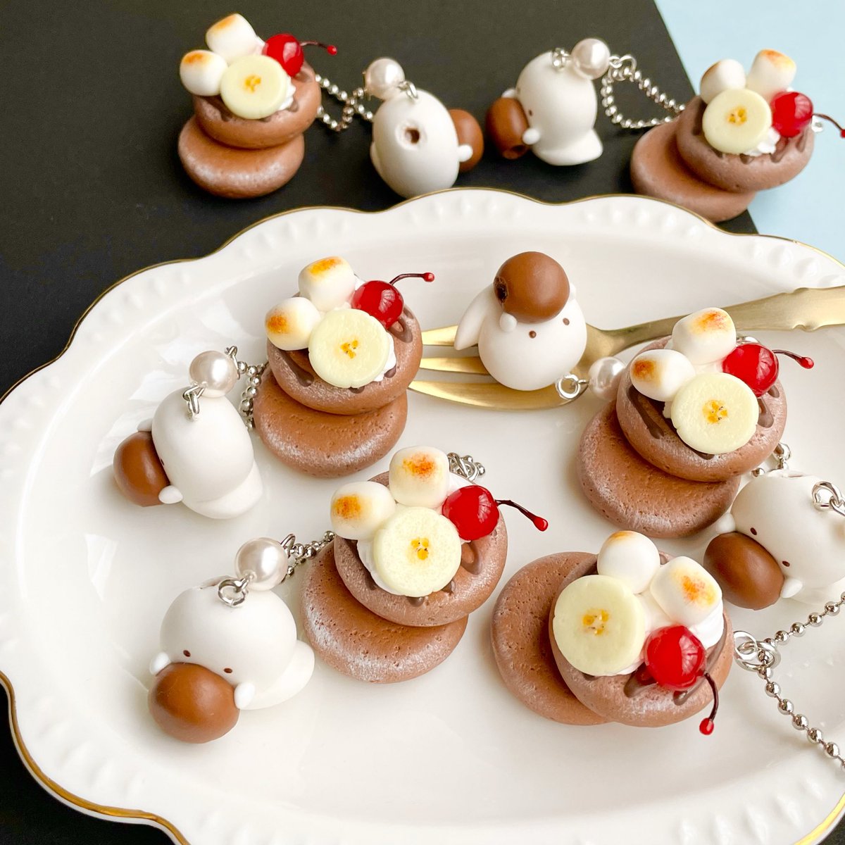 焼きマシュマロとフルーツのショコラパンケーキとおばけマシュマロ🍌🍒🥞

#フェイクスイーツ
#ハンドメイド