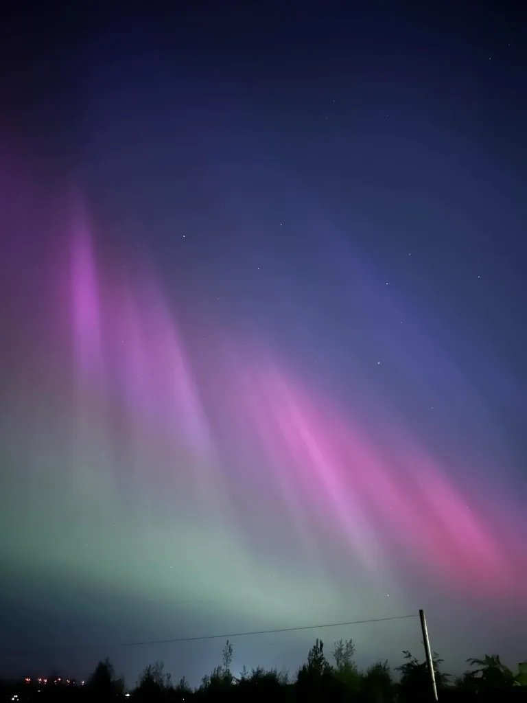 AlbaRoadTeam's tweet photo. As we move into the 2026 season, team colours were resplendent over Scotland last night. It's going to be a great season, team launch this week followed by the first team camp of the season.
#northernlights
#auroraborealis https://t.co/hEZF9t7zqL