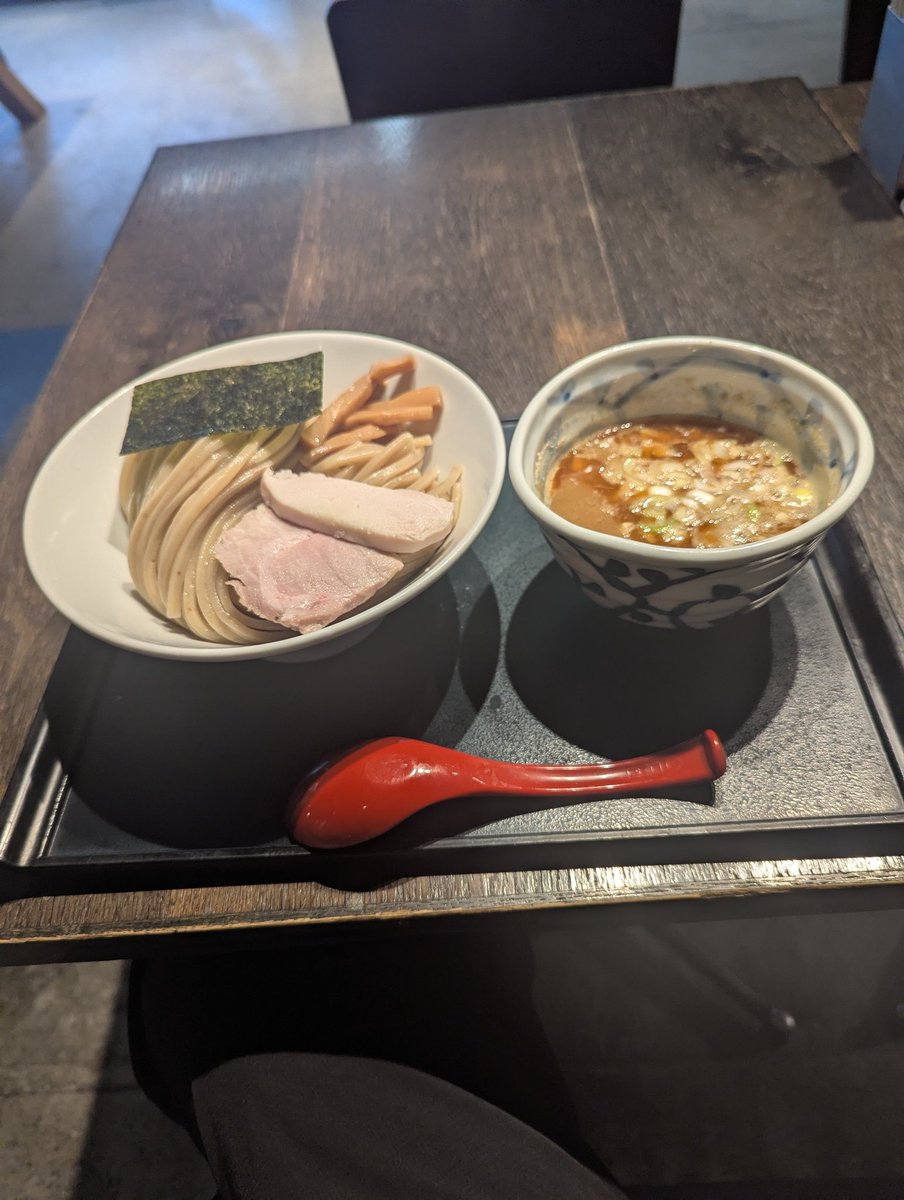 今日はつけ麺食べますかね
