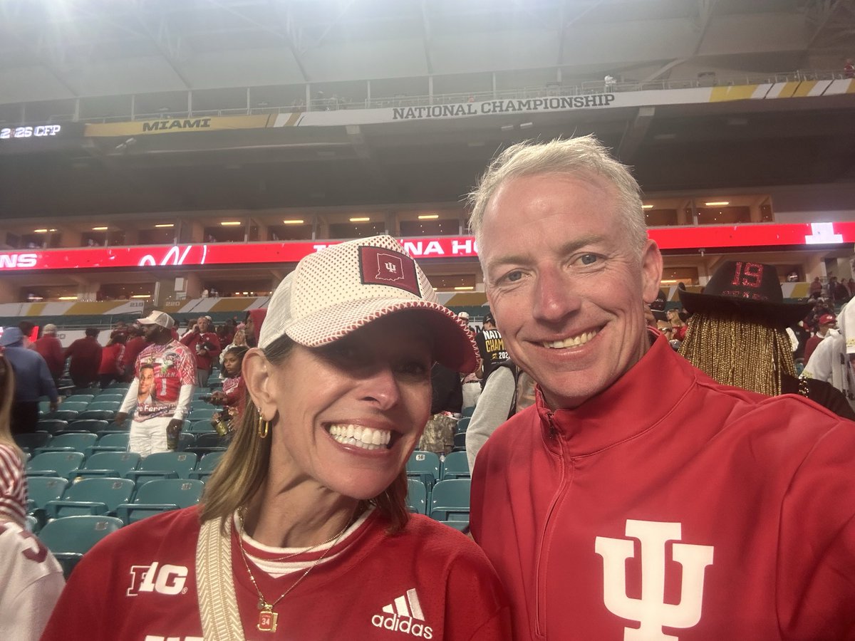 MikeBlake3's tweet photo. Congrats to Jeffrey and My sister and bro in law and their family! Awesome night!!! @IUHoosiers @jeffutzinger what a night!!!! ❤️ https://t.co/QAg2CKr439