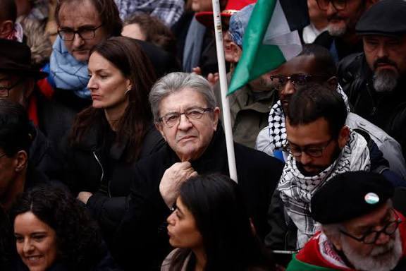 En l’espace de quelques jours, Frontières a épinglé quatre candidats LFI aux municipales 2026, pour des publications d’apologie du terrorisme ou antisémites. Voici les premières brebis galeuses du parti de Jean-Luc Mélenchon. Thread 🧶